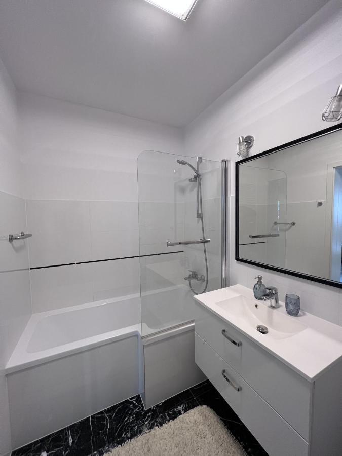Apartament Z Tarasem Na Osiedlu Rakownica Jelenia Góra Exterior foto