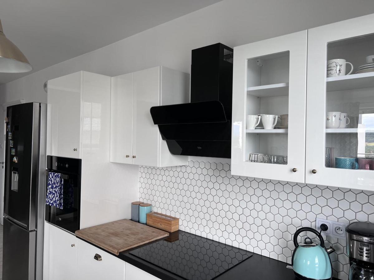 Apartament Z Tarasem Na Osiedlu Rakownica Jelenia Góra Exterior foto